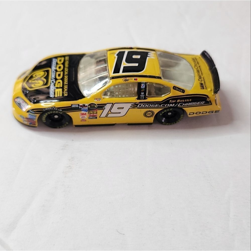 2005 Action Dodge Charger #19 Yellow Diecast